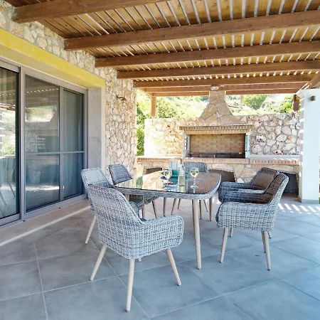 Roberta Kefalonia * Spartià