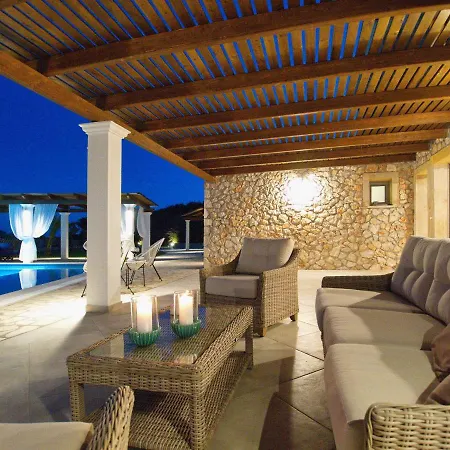 Roberta Kefalonia